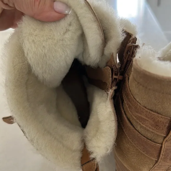 Tan boots - Picture 4 of 5